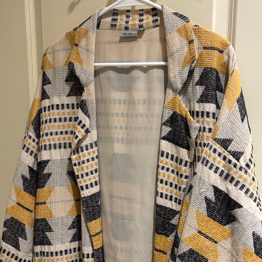 Stylish Geometric Patterned Cape - image 3